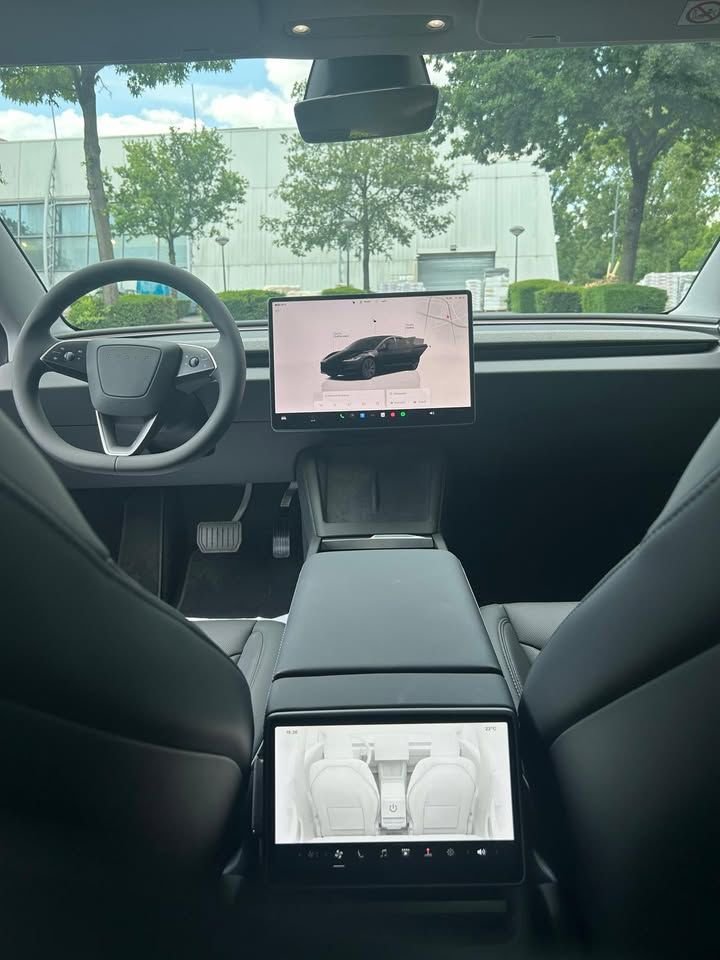 TESLA 3